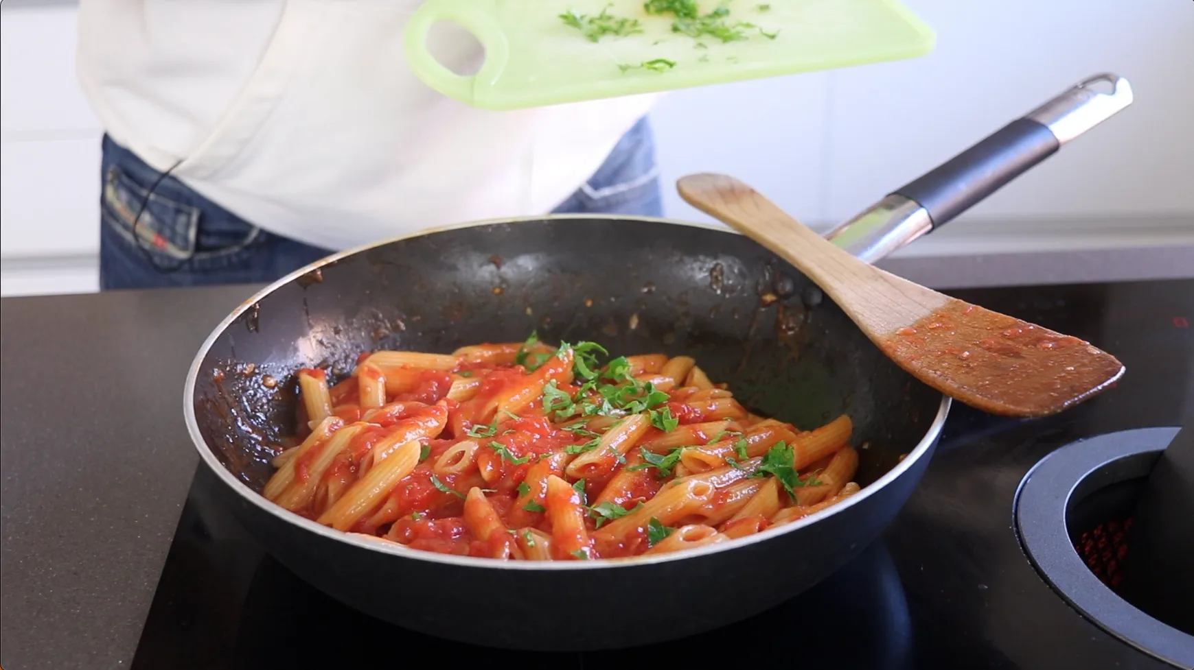 Pasta con salsa arrabbiata receta