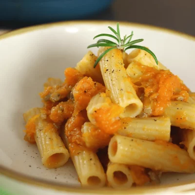 pasta crema calabaza salchicha receta