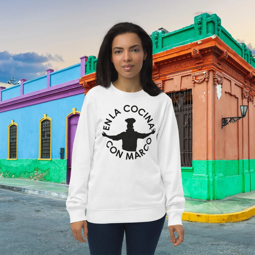 sudadera en la cocina con marco